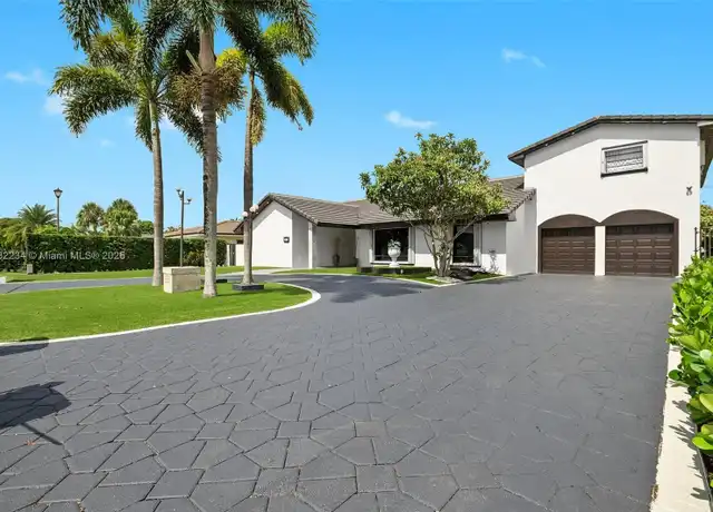 Property at 19510 W Oakmont Dr, Hialeah, FL, 33015, 6 beds, 4 baths, [object Object]