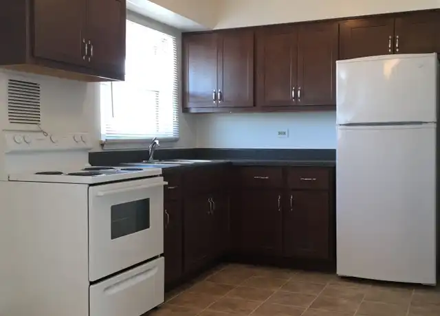 Property at 1618 17th St, North Chicago, IL, 60064, 1 bed, 1 bath, [object Object]