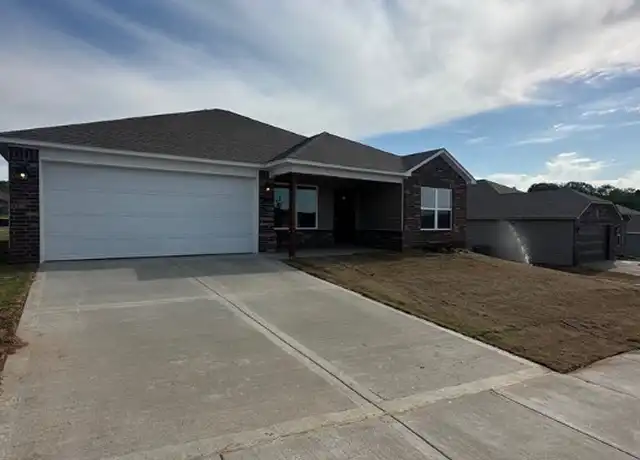 Property at 2929 W McLaren Dr, Fayetteville, AR, 72704, 4 beds, 2 baths, [object Object]