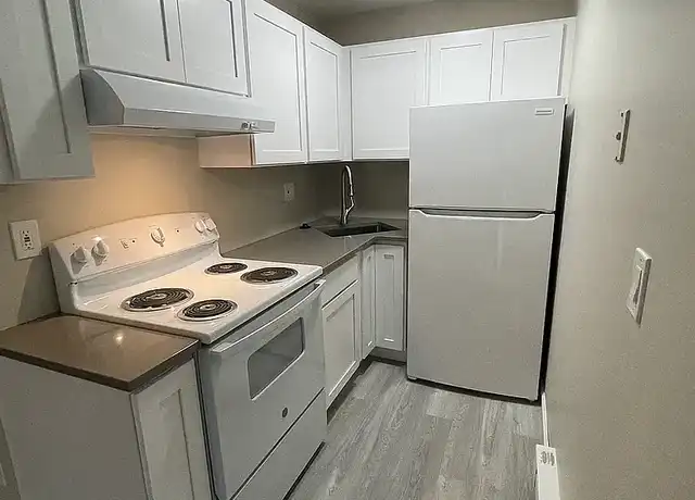 Property at Avon Colonial Manor - 156 W Main St, Avon, CT, 06001, 1 bed, 1 bath, [object Object]