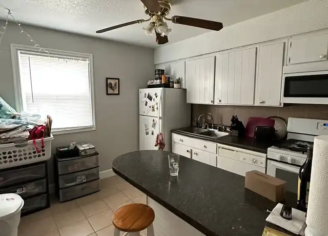 Property at 3506 Jackson St Unit 3508-10, Omaha, NE, 68105, 1 bed, 1 bath, [object Object]