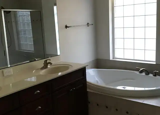 Property at 1525 N Lake View Ave, Leesburg, FL, 34748, 3 beds, 2 baths, [object Object]