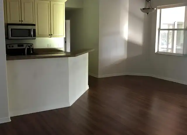 Property at 1525 N Lake View Ave, Leesburg, FL, 34748, 3 beds, 2 baths, [object Object]
