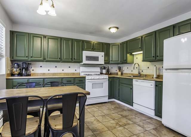 Photo of 23 Edgelawn Ave #6, North Andover, MA 01845