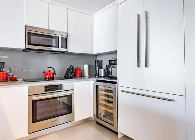 Property at 88 SW 7th St #3301, Miami, FL, 33130, 2 beds, 2.5 baths, [object Object]