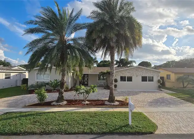 Property at 11700 NW 15th Ct, Pembroke Pines, FL, 33026, 4 beds, 4.5 baths, [object Object]