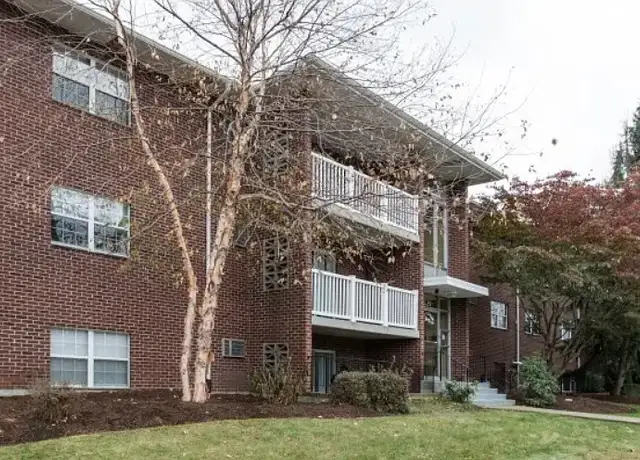 Photo of 15 Dolores Ave, Waltham, MA 02452