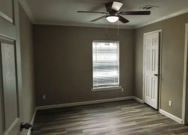 Property at 152 Varsity Cir Rm C, Huntsville, TX, 77340, 1 bed, 1 bath, [object Object]