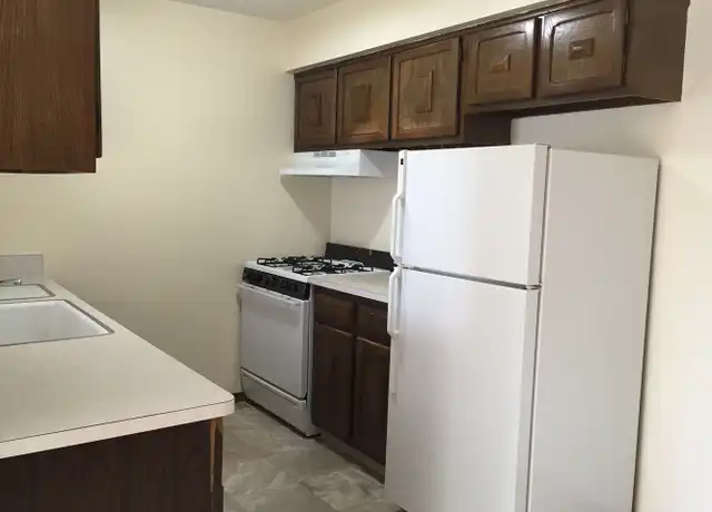 Property at 4635 S 20th St Unit 118, Milwaukee, WI, 53221, 2 beds, 1 bath, [object Object]