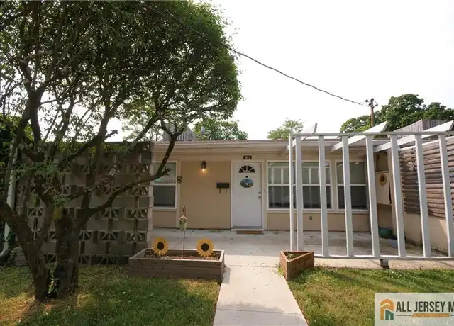 Property at 10 New Rd #3, Kendall Park, NJ, 08824, 1 bed, 1 bath, [object Object]