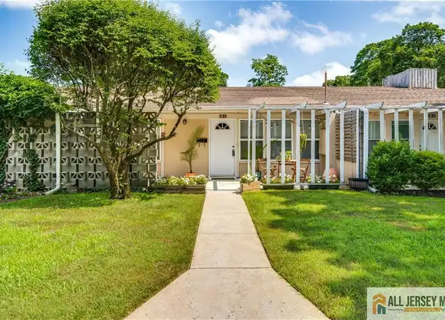 Property at 10 New Rd #3, Kendall Park, NJ, 08824, 1 bed, 1 bath, [object Object]