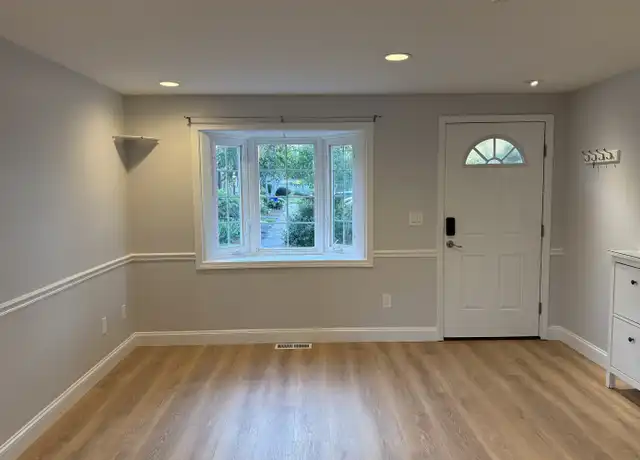 Property at 221 Fox Hollow Dr, Hudson, NH, 03051, 2 beds, 1.5 baths, [object Object]