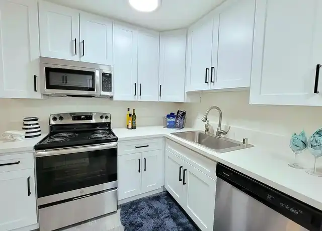 Property at COLLINS, LLC. - 18347 Collins St, Tarzana, CA, 91356, 1-2 bed, 1-2 bath, [object Object]