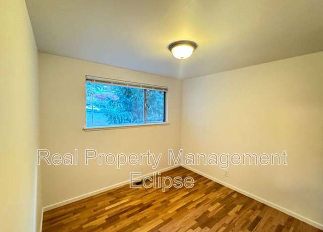 Photo of 2425 NE 182nd Pl, Shoreline, WA 98155