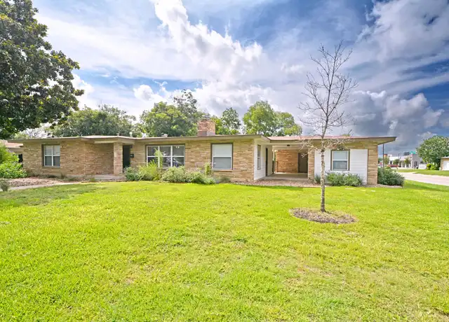 Property at 671 W Merriweather St, New Braunfels, TX, 78130, 4 beds, 2.5 baths, [object Object]
