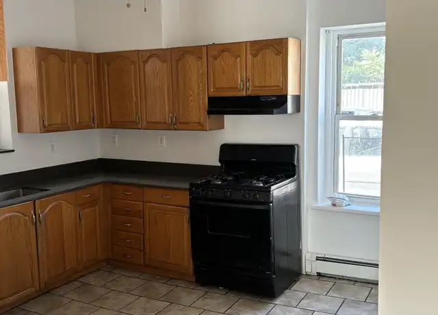 Property at 178 Orient St Unit 2, Bayonne, NJ, 07002, 2 beds, 1 bath, [object Object]