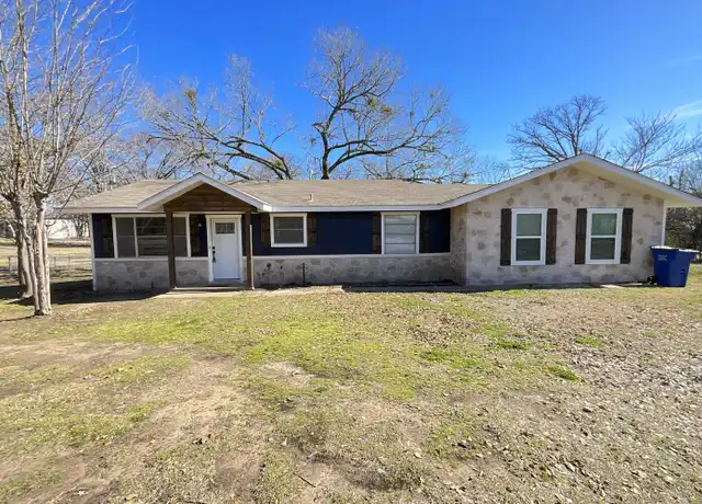 Property at 1024 N Spring St, Grand Saline, TX, 75140, 3 beds, 2 baths, [object Object]