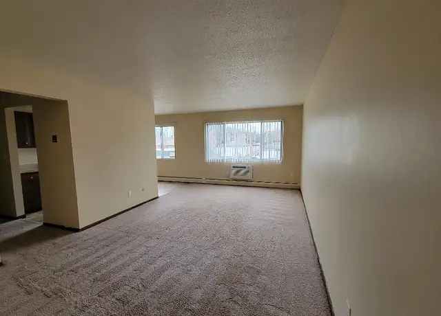 Photo of 1533 Woodbridge St, Saint Paul, MN 55117