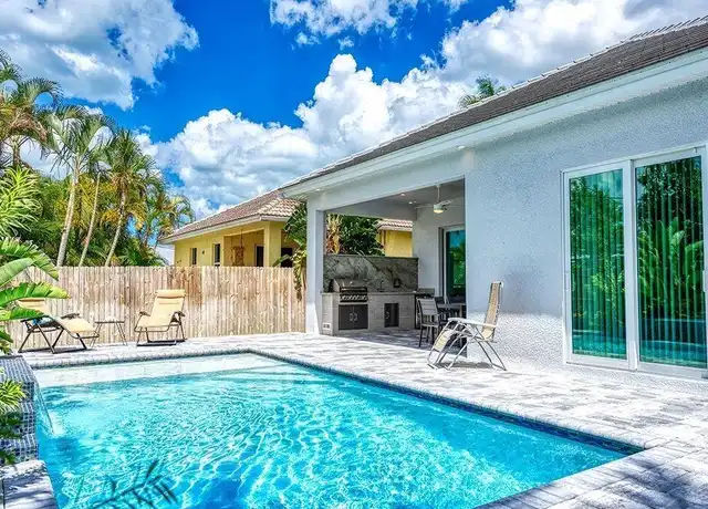 Property at 712 108th Ave N, Naples, FL, 34108, 3 beds, 3 baths, [object Object]