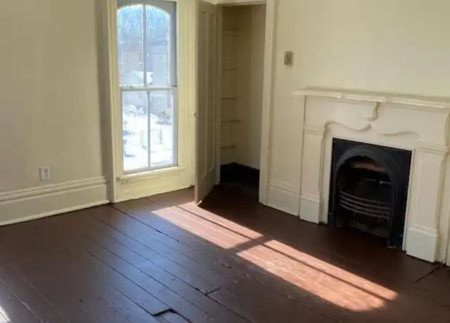 Property at 210 Lawrence St Unit 1/2, Newark, OH, 43055, 1 bed, 1 bath, [object Object]