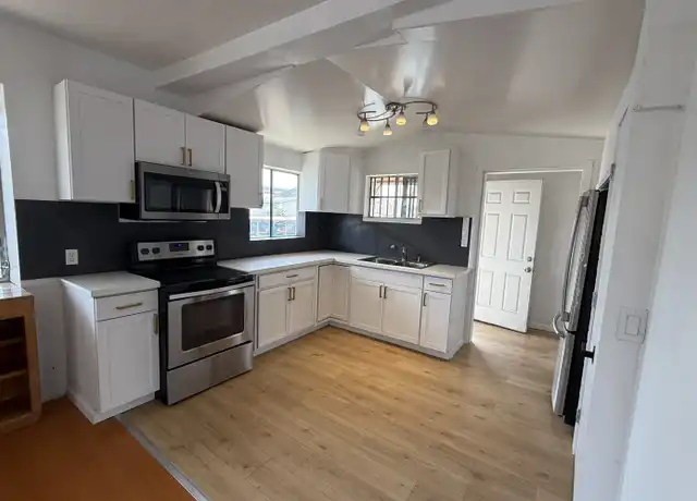 Property at 806 52nd Ave Unit B, Oakland, CA, 94601, 2 beds, 1 bath, [object Object]