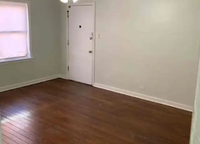 Property at 7648 S Jeffery Blvd Unit 2, Chicago, IL, 60649, 2 beds, 1 bath, [object Object]