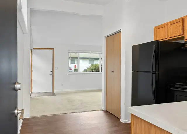 Photo of 18243 1st Ave S, Normandy Park, WA 98148