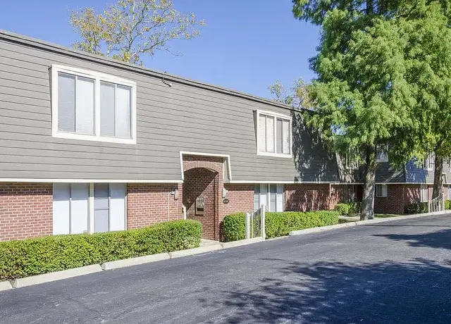 Photo of 100 Lakeshore Dr, Lexington, KY 40502