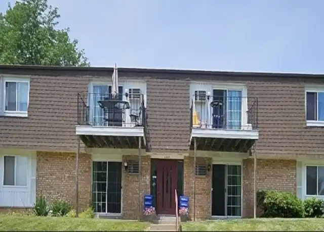 Property at 1385 Meadowcreek Dr Unit 03, Pewaukee, WI, 53072, 2 beds, 1 bath, [object Object]