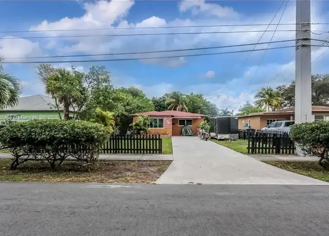 Property at 124 NW 6th Ave, Hallandale Beach, FL, 33009, 2 beds, 1 bath, [object Object]