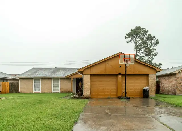 Property at 17330 Heritage Bay Dr, Webster, TX, 77598, 4 beds, 2 baths, [object Object]