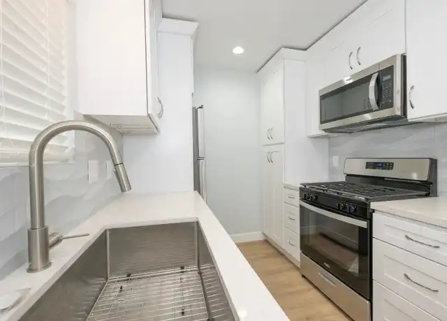 Property at 418 N Broadway Unit 2, Redondo Beach, CA, 90277, 2 beds, 1.5 baths, [object Object]