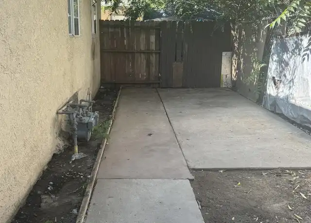 Property at 435 W Almond St Unit 3/4, Compton, CA, 90220, 2 beds, 1 bath, [object Object]