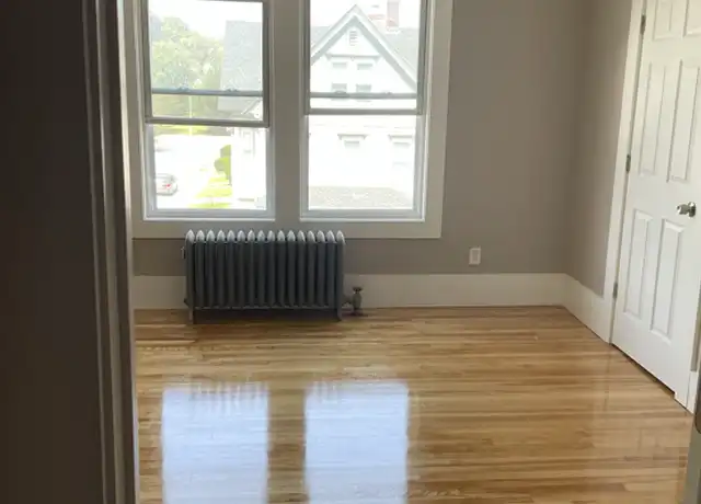 Property at 102 Elm St Unit 3, Worcester, MA, 01609, 3 beds, 1 bath, [object Object]