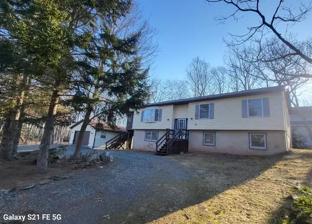 Property at 800 Fetlock Ct, Hawley, PA, 18428, 3 beds, 2 baths, [object Object]