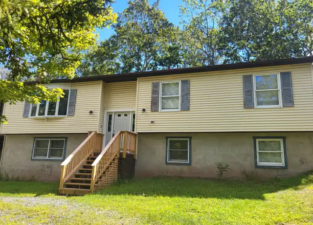Property at 800 Fetlock Ct, Hawley, PA, 18428, 3 beds, 2 baths, [object Object]