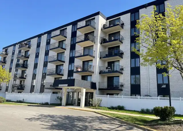 Property at 9118 W Elmwood Dr Unit 2B, Niles, IL, 60714, 1 bed, 1 bath, [object Object]