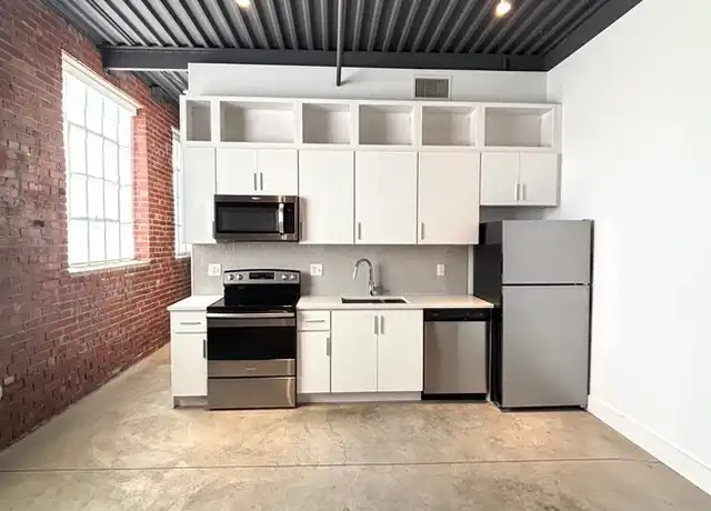 Property at 3200 Gillham Rd Unit 114, Kansas City, MO, 64109, 1 bed, 1 bath, [object Object]