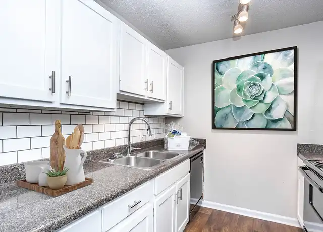 Property at Carriage Hills Apartments - 3871 Northside Dr, Macon, GA, 31210, 2 beds, 1.5 baths, [object Object]