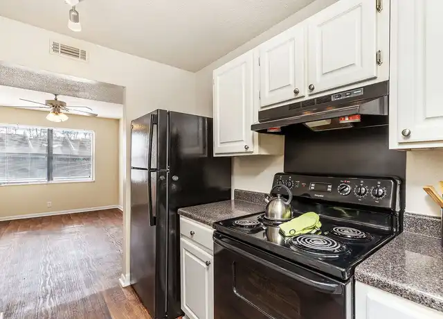 Property at Carriage Hills Apartments - 3871 Northside Dr, Macon, GA, 31210, 1 bed, 1 bath, [object Object]