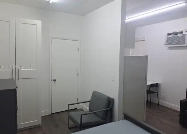 Property at 4500 N Dixie Hwy Unit 104, Oakland Park, FL, 33334, 0 beds, 1 bath, [object Object]