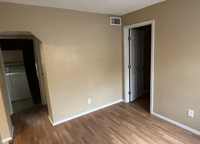 Property at 907 Coal Ave SW Unit D, Albuquerque, NM, 87102, 2 beds, 1 bath, [object Object]