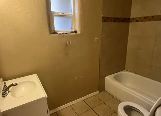 Property at 907 Coal Ave SW Unit D, Albuquerque, NM, 87102, 2 beds, 1 bath, [object Object]