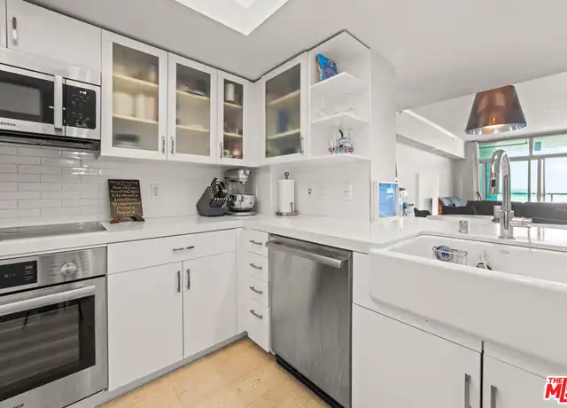 Property at 13700 Marina Pointe Dr #720, Marina del Rey, CA, 90292, 1 bed, 1.5 baths, [object Object]