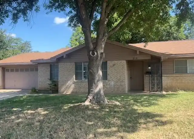 Property at 212 Hallbrook Dr, Fort Worth, TX, 76134, 3 beds, 2 baths, [object Object]