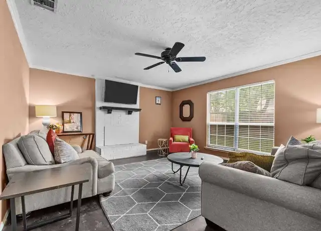 Property at 4133 Emerson Dr Unit 2A, Grand Prairie, TX, 75052, 6 beds, 2 baths, [object Object]