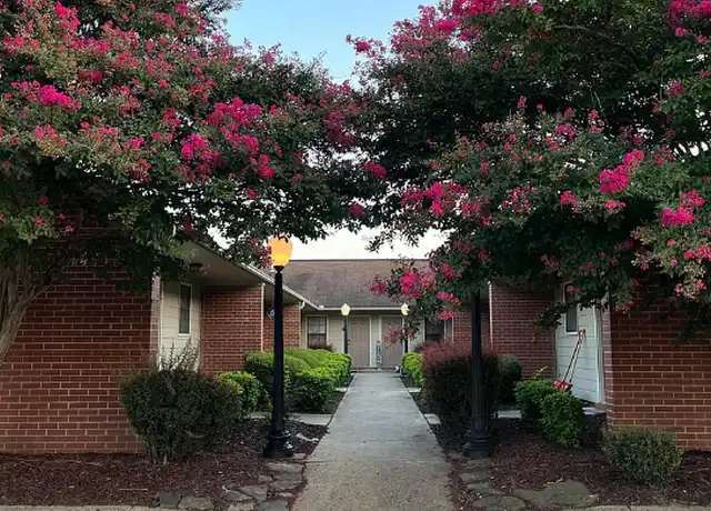 Property at 1401 Lakewood Dr Unit 4, Jonesboro, AR, 72404, 2 beds, 1.5 baths, [object Object]