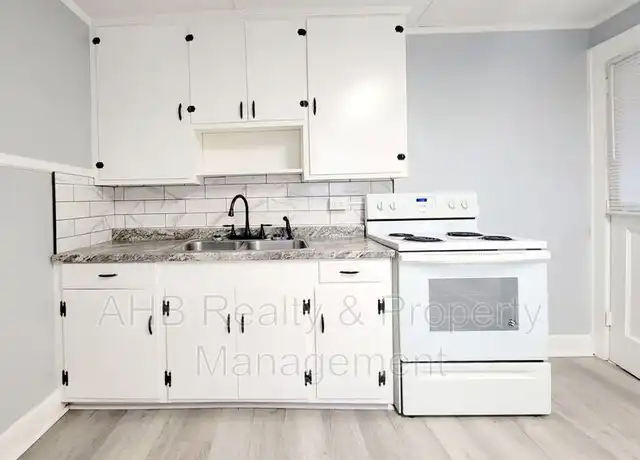 Property at 426 S Beaumont Ave, Burlington, NC, 27217, 1 bed, 1 bath, [object Object]