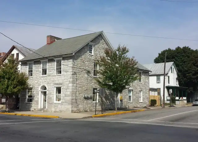 Property at 102 N Bedford St Apt 2A, Carlisle, PA, 17013, 1 bed, 1 bath, [object Object]