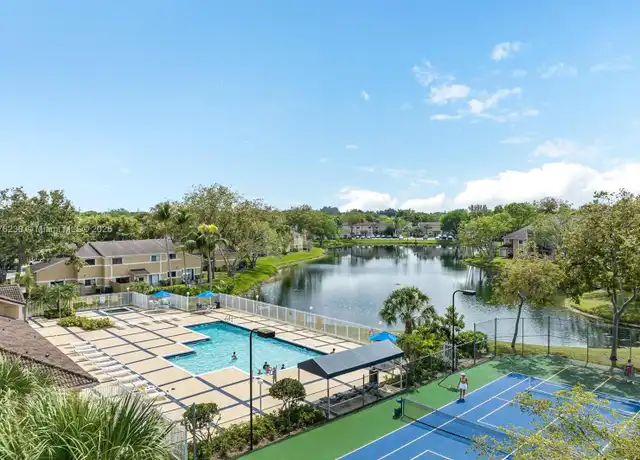 Property at 351 Palm Way #106, Pembroke Pines, FL, 33025, 2 beds, 2 baths, [object Object]